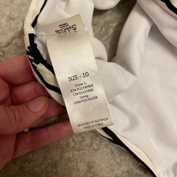 Billabong Women’s Swim Top - Picture 3 of 4